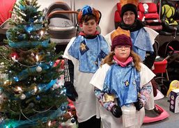 Koledování v Obchodním centru Maxim