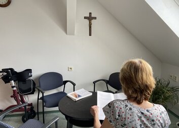 Představujeme jednotlivé služby Charity Strakonice: ODBORNÉ SOCIÁLNÍ PORADENSTVÍ