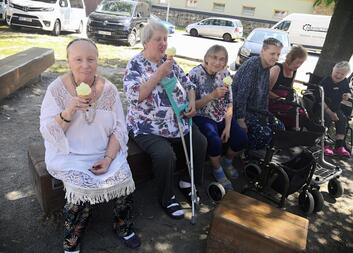 Výlet obyvatel DKS na zmrzlinu do Katovic