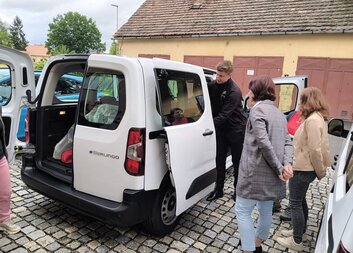 Nová auta pro pečovatelskou službu ve Volyni